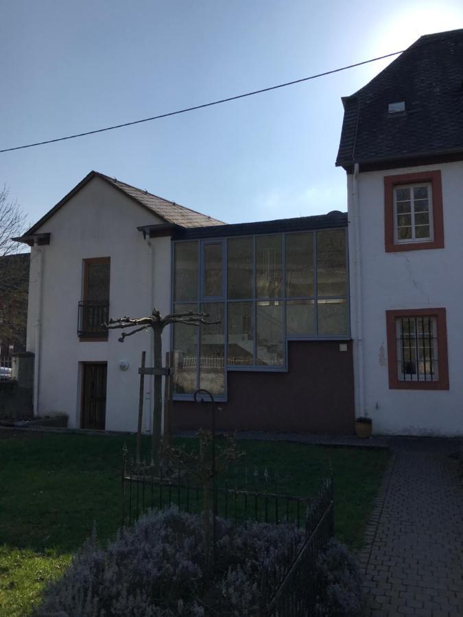 Ferienwohnung Altes Pfarrhaus Mit Flair Und Moselblick Brauneberg Eksteriør billede