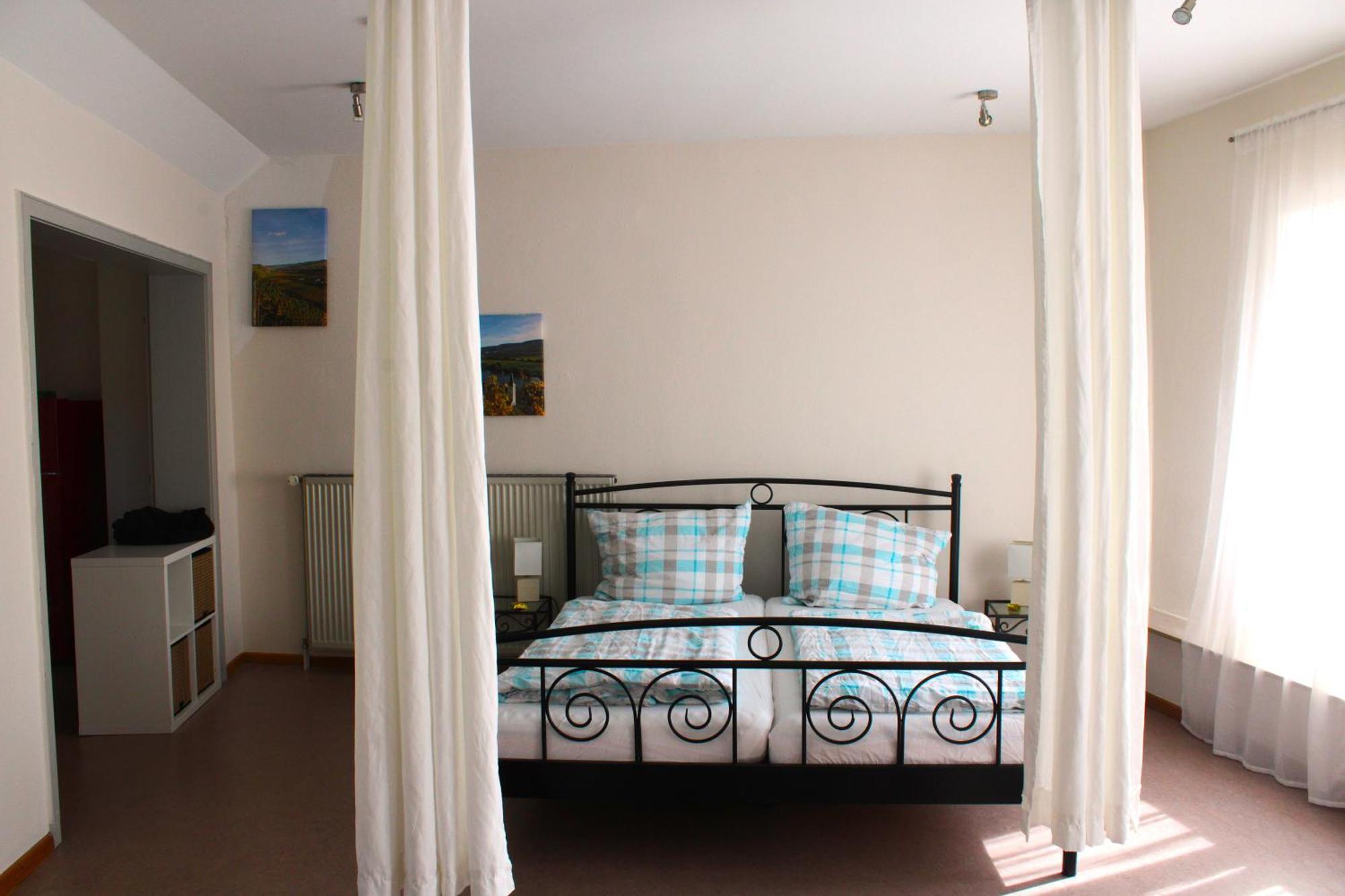Ferienwohnung Altes Pfarrhaus Mit Flair Und Moselblick Brauneberg Eksteriør billede